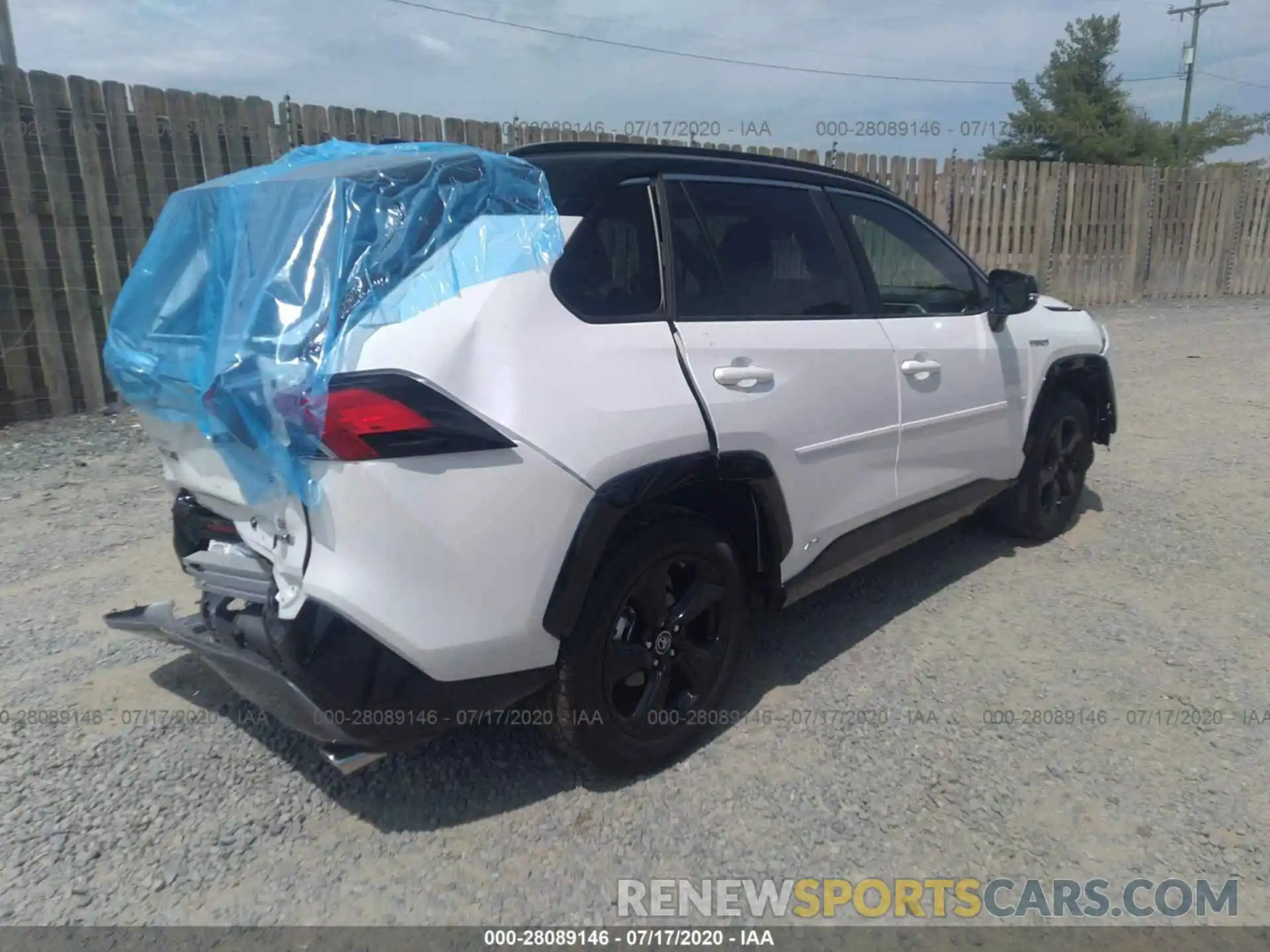 4 Photograph of a damaged car JTMEWRFV1KJ024039 TOYOTA RAV4 2019