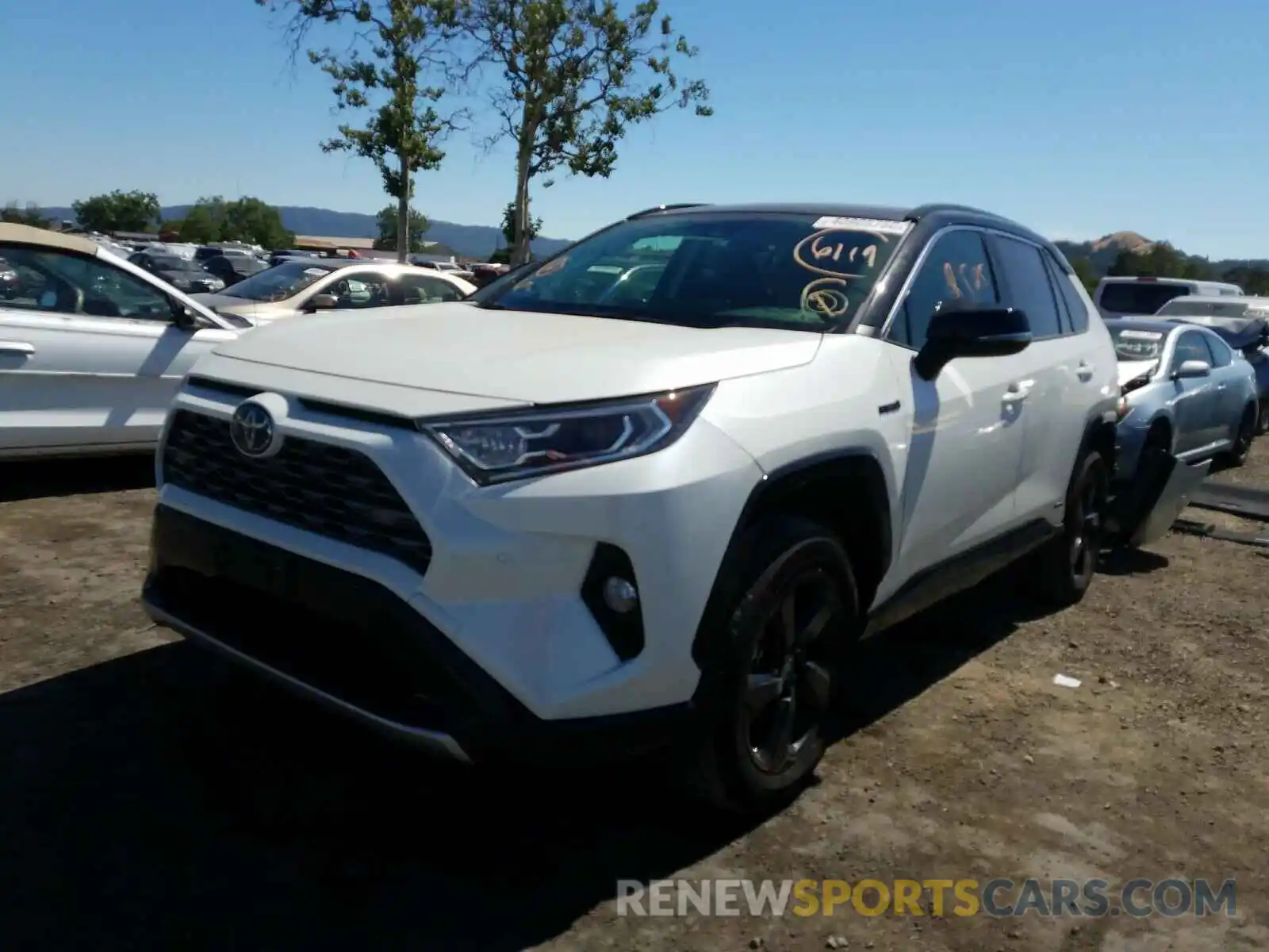 2 Фотография поврежденного автомобиля JTMEWRFV2KD519235 TOYOTA RAV4 2019