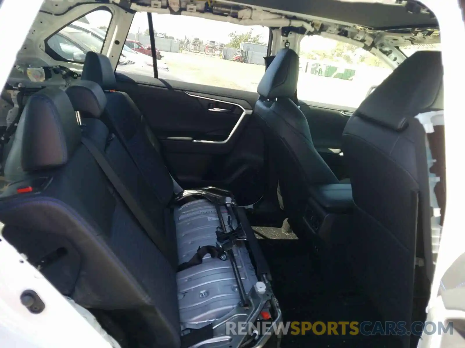 6 Photograph of a damaged car JTMEWRFV2KD519235 TOYOTA RAV4 2019