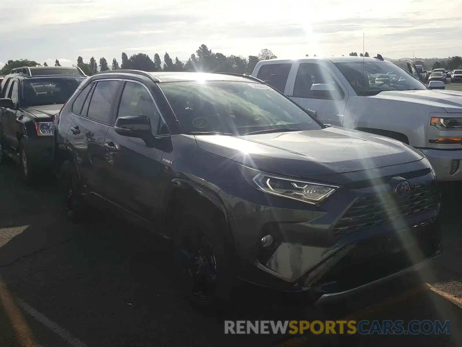 1 Photograph of a damaged car JTMEWRFV2KD519638 TOYOTA RAV4 2019