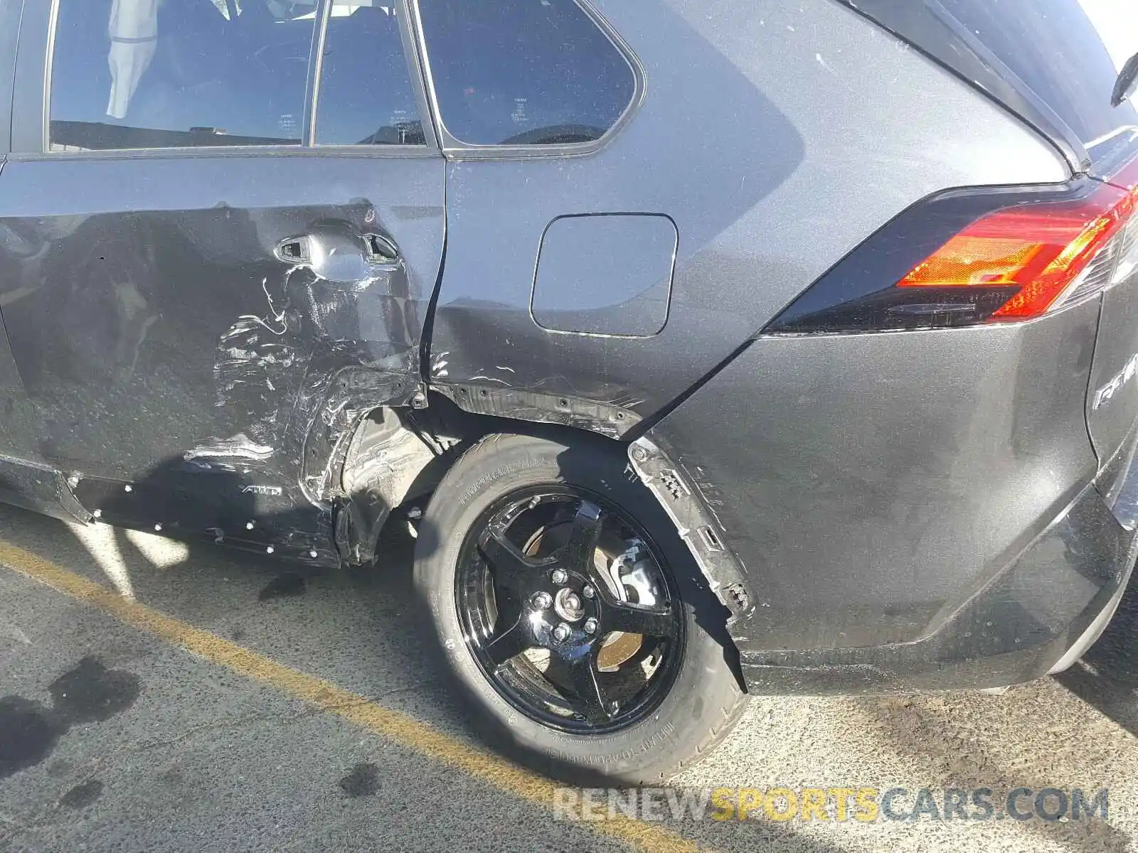 9 Photograph of a damaged car JTMEWRFV2KD519638 TOYOTA RAV4 2019