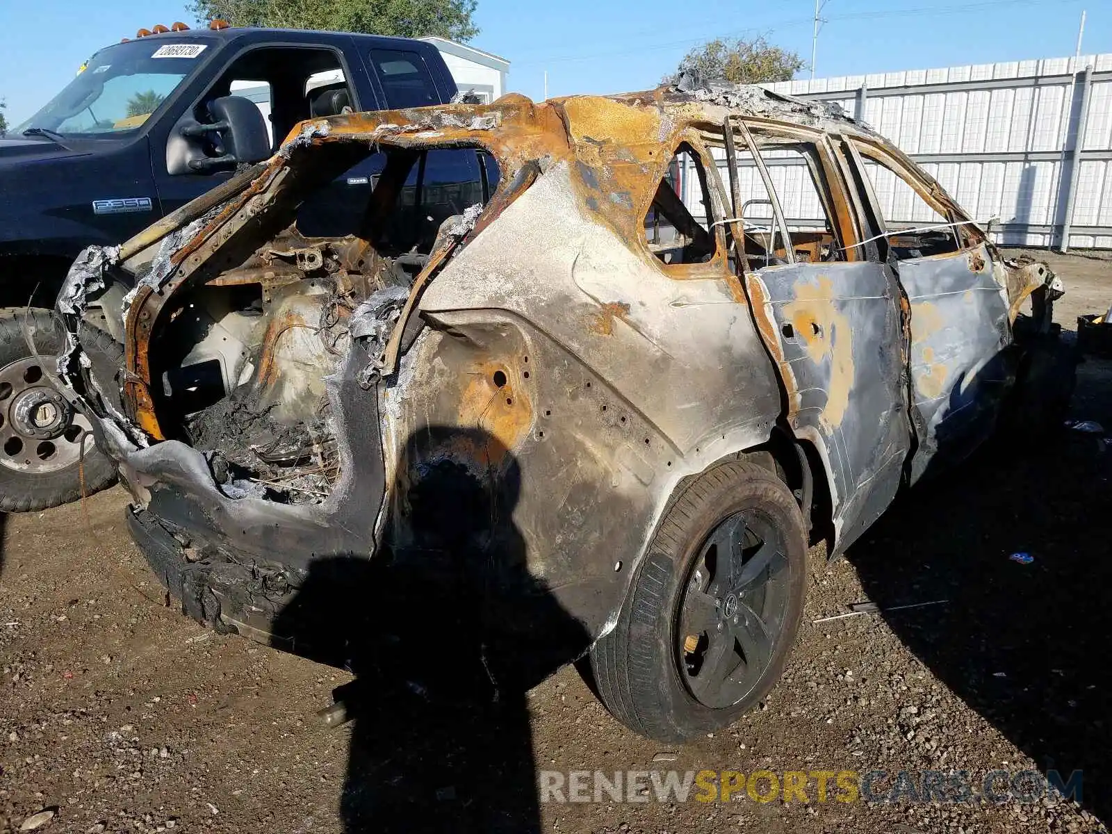 4 Photograph of a damaged car JTMEWRFV2KD522748 TOYOTA RAV4 2019