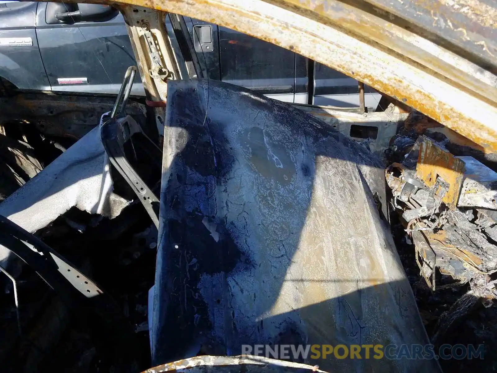 5 Photograph of a damaged car JTMEWRFV2KD522748 TOYOTA RAV4 2019