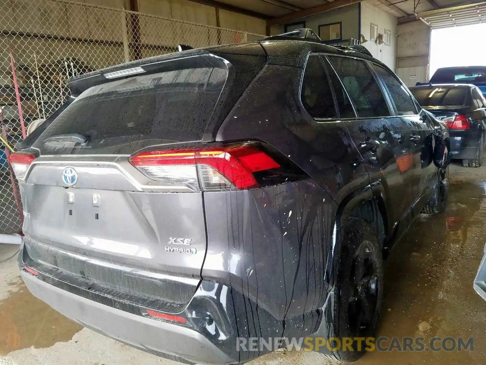 4 Photograph of a damaged car JTMEWRFV2KJ009453 TOYOTA RAV4 2019