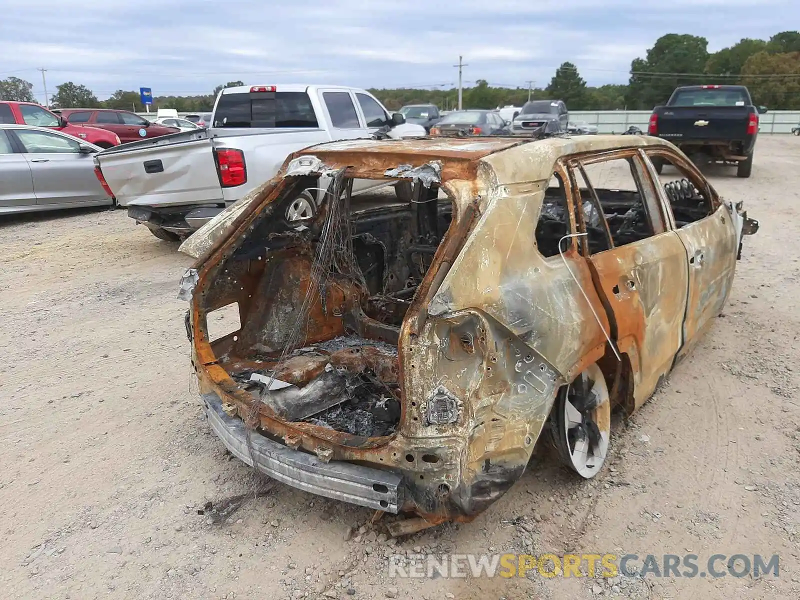 4 Photograph of a damaged car JTMEWRFV2KJ009632 TOYOTA RAV4 2019