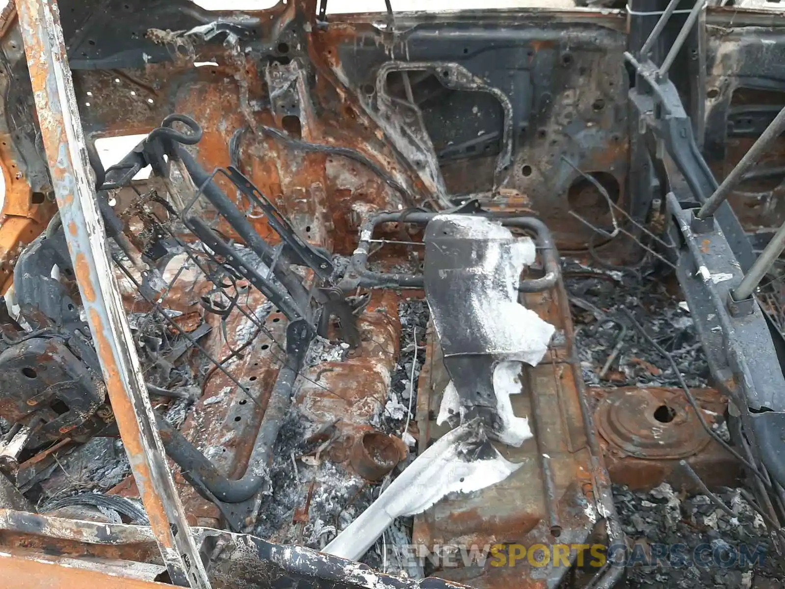 6 Photograph of a damaged car JTMEWRFV2KJ009632 TOYOTA RAV4 2019