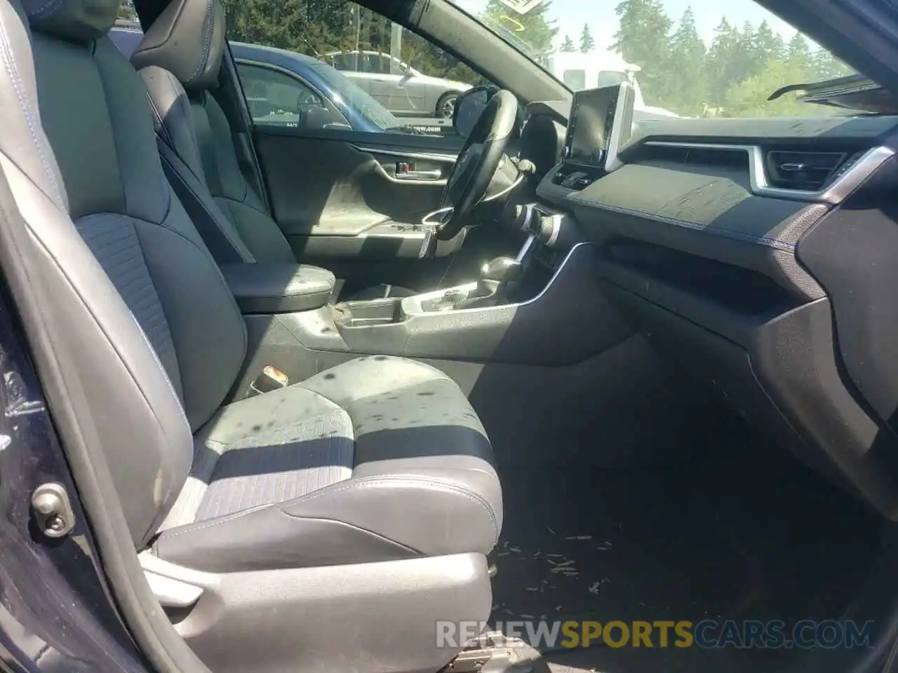 5 Photograph of a damaged car JTMEWRFV3KD506204 TOYOTA RAV4 2019