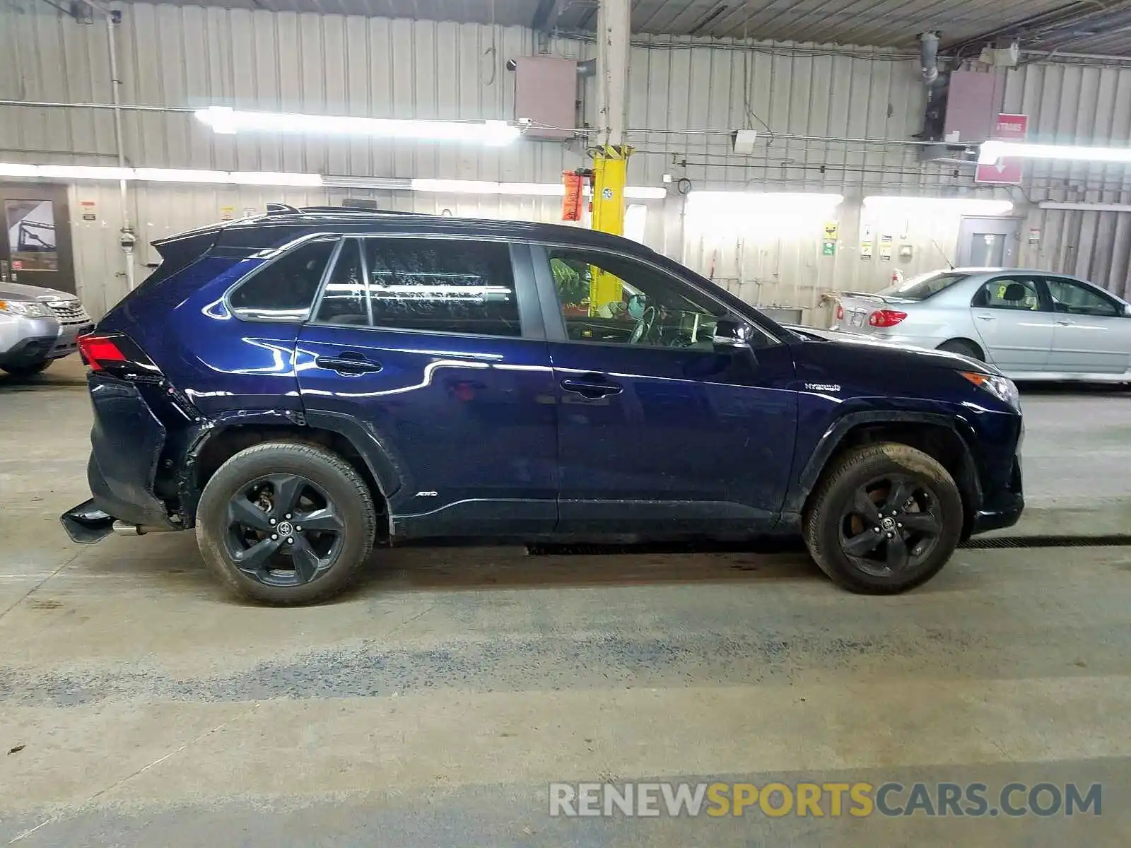 9 Photograph of a damaged car JTMEWRFV3KD508650 TOYOTA RAV4 2019