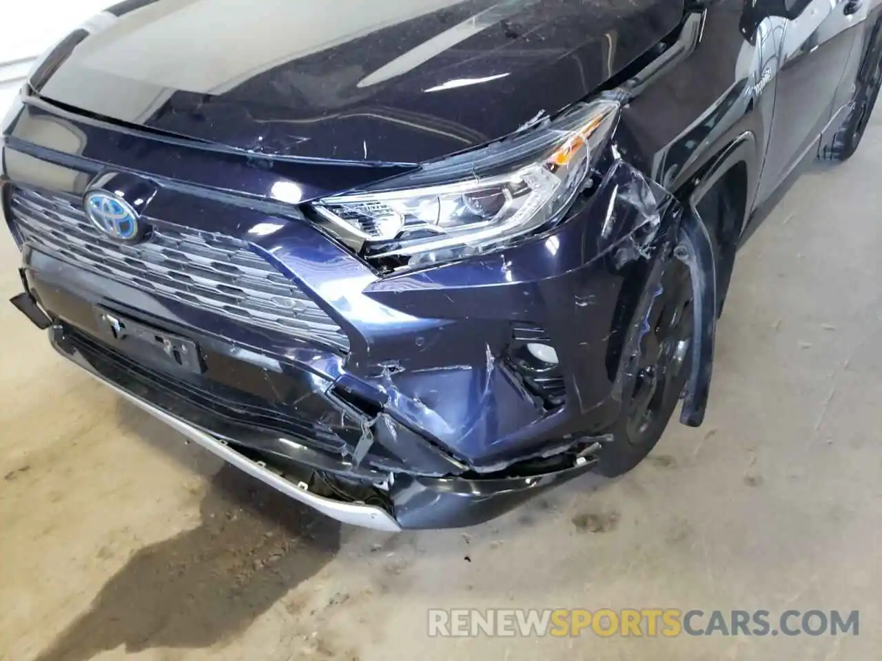 9 Photograph of a damaged car JTMEWRFV3KD512455 TOYOTA RAV4 2019