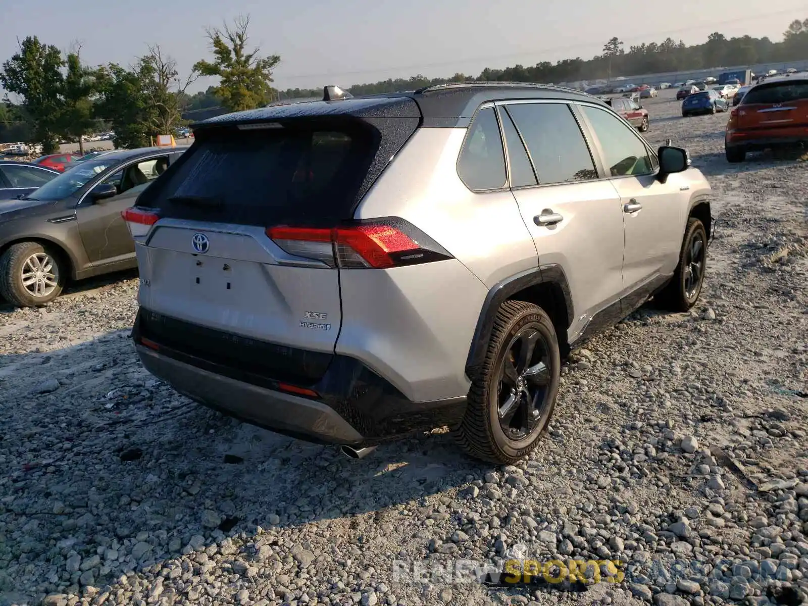 4 Photograph of a damaged car JTMEWRFV3KJ001846 TOYOTA RAV4 2019