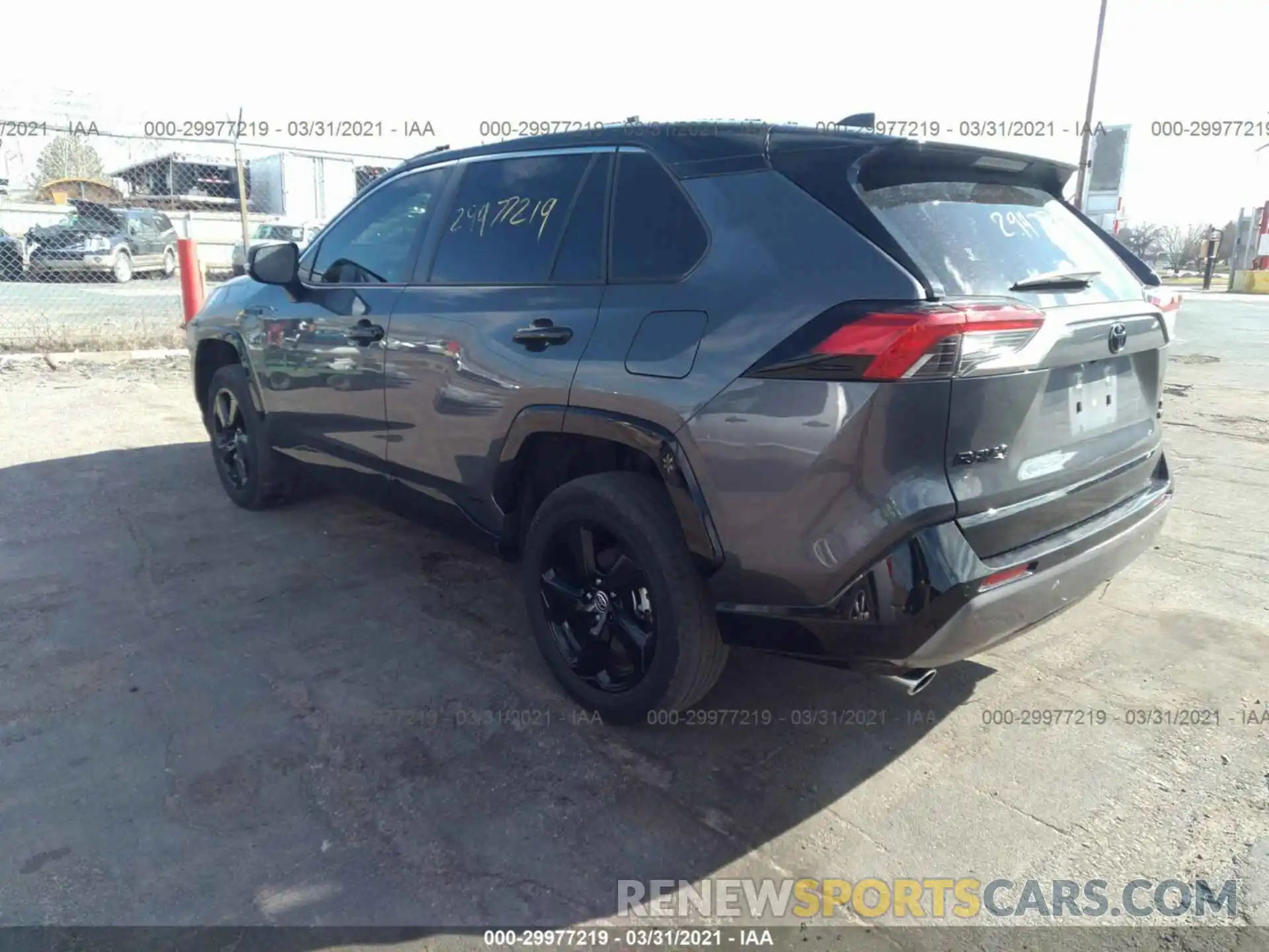 3 Фотография поврежденного автомобиля JTMEWRFV4KD520578 TOYOTA RAV4 2019