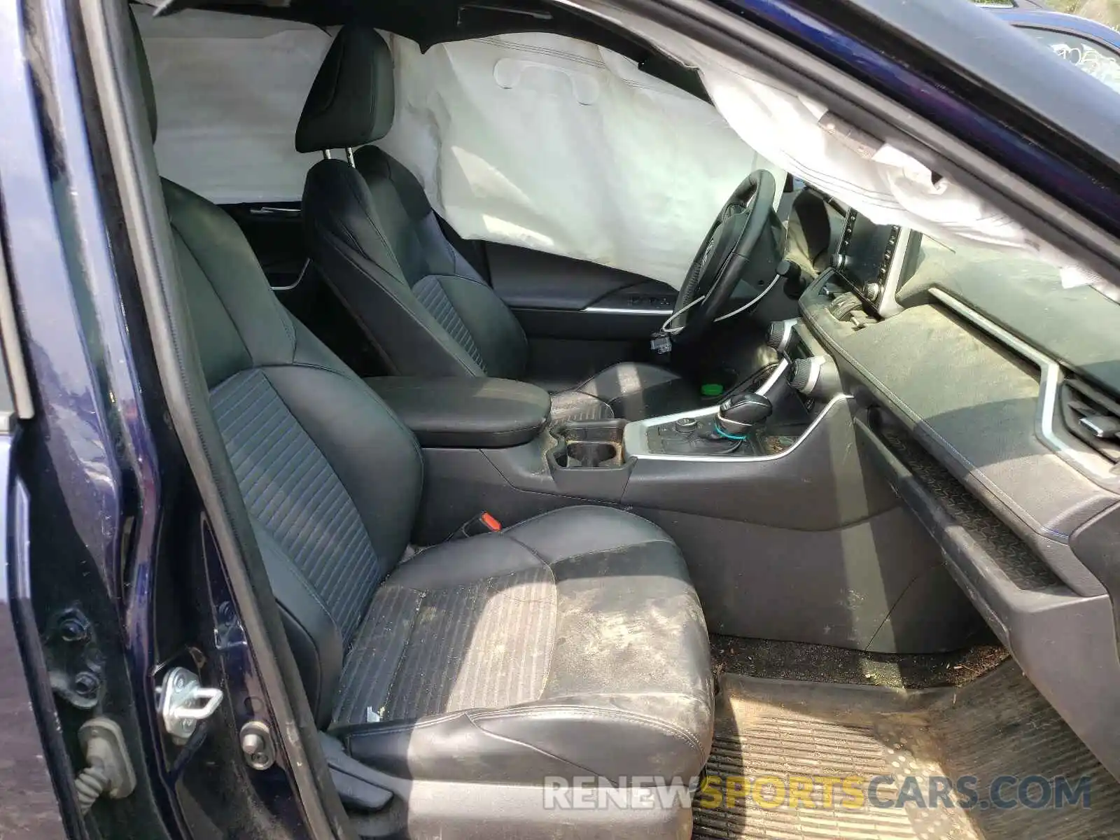 5 Photograph of a damaged car JTMEWRFV4KJ004500 TOYOTA RAV4 2019