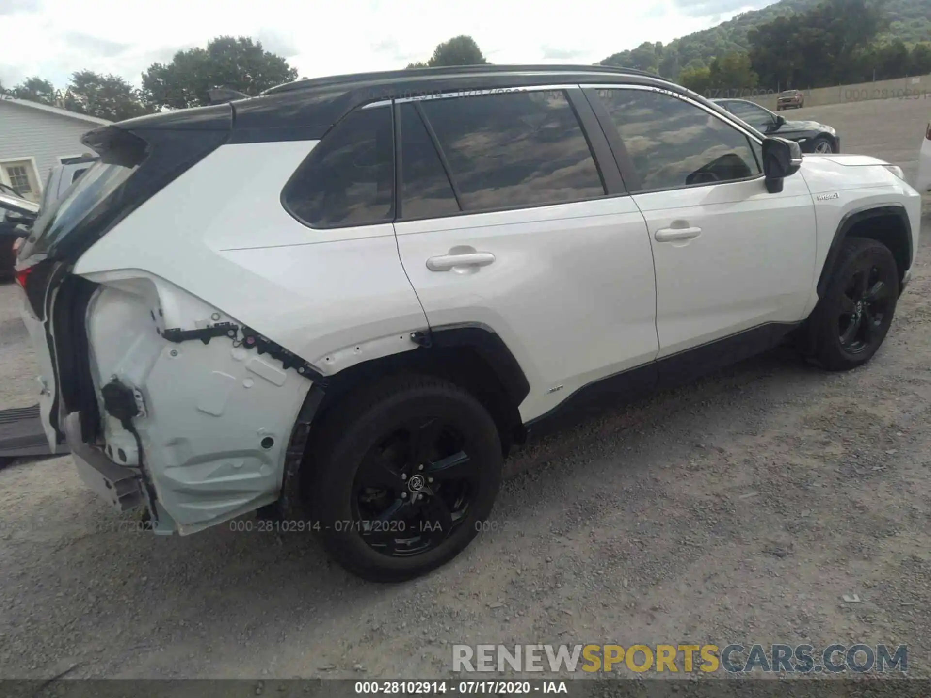 4 Photograph of a damaged car JTMEWRFV5KD505622 TOYOTA RAV4 2019