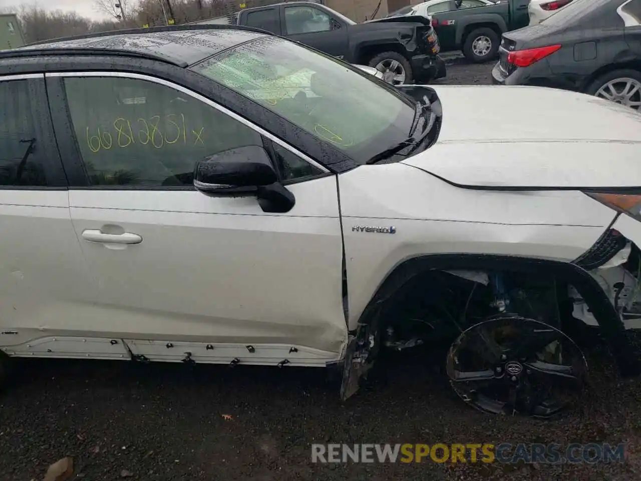 9 Photograph of a damaged car JTMEWRFV5KD506950 TOYOTA RAV4 2019