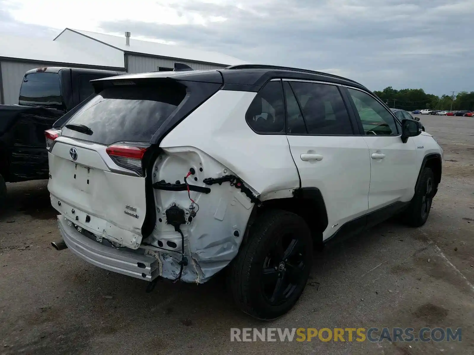 4 Photograph of a damaged car JTMEWRFV5KD509010 TOYOTA RAV4 2019