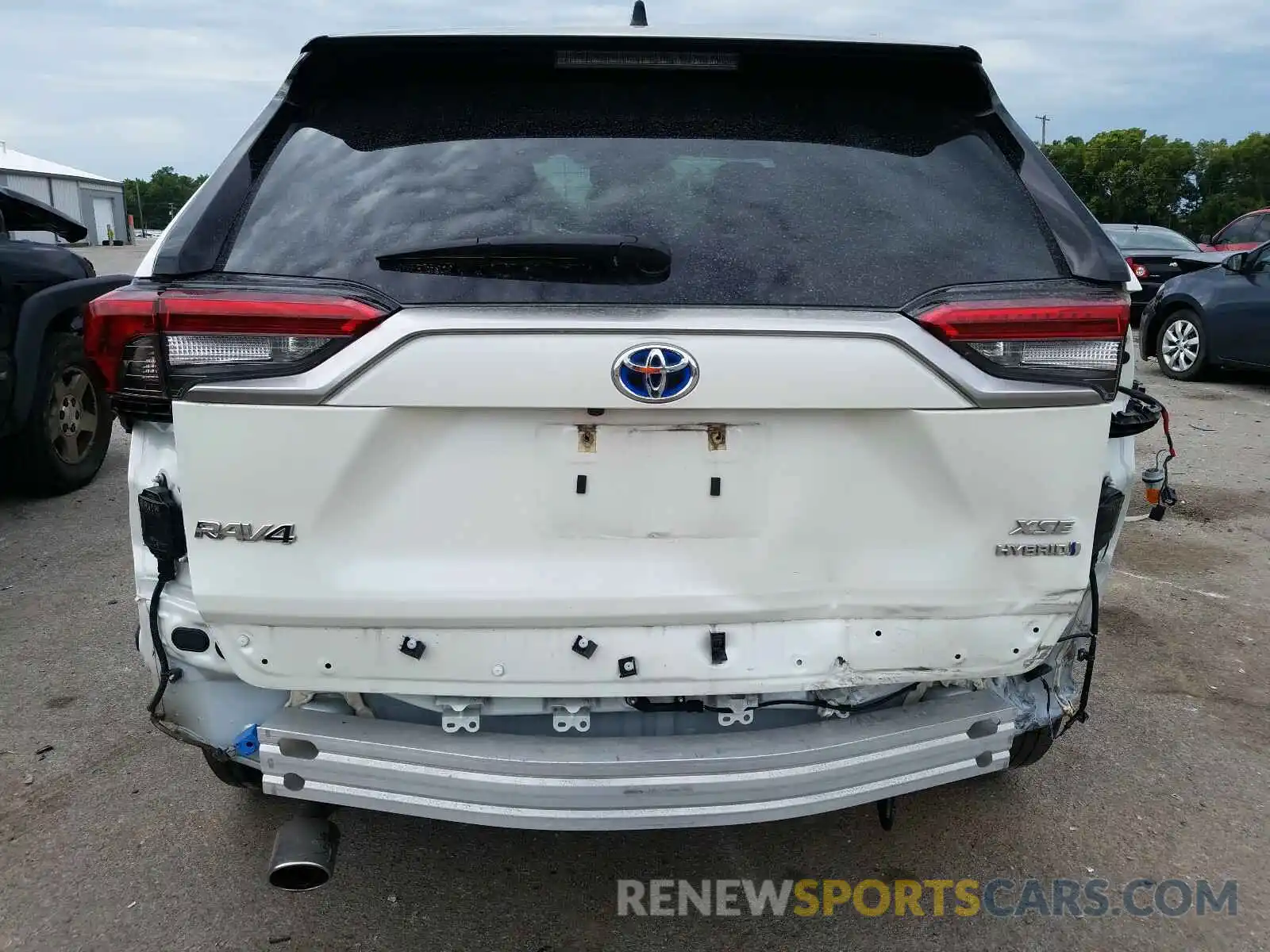 9 Photograph of a damaged car JTMEWRFV5KD509010 TOYOTA RAV4 2019