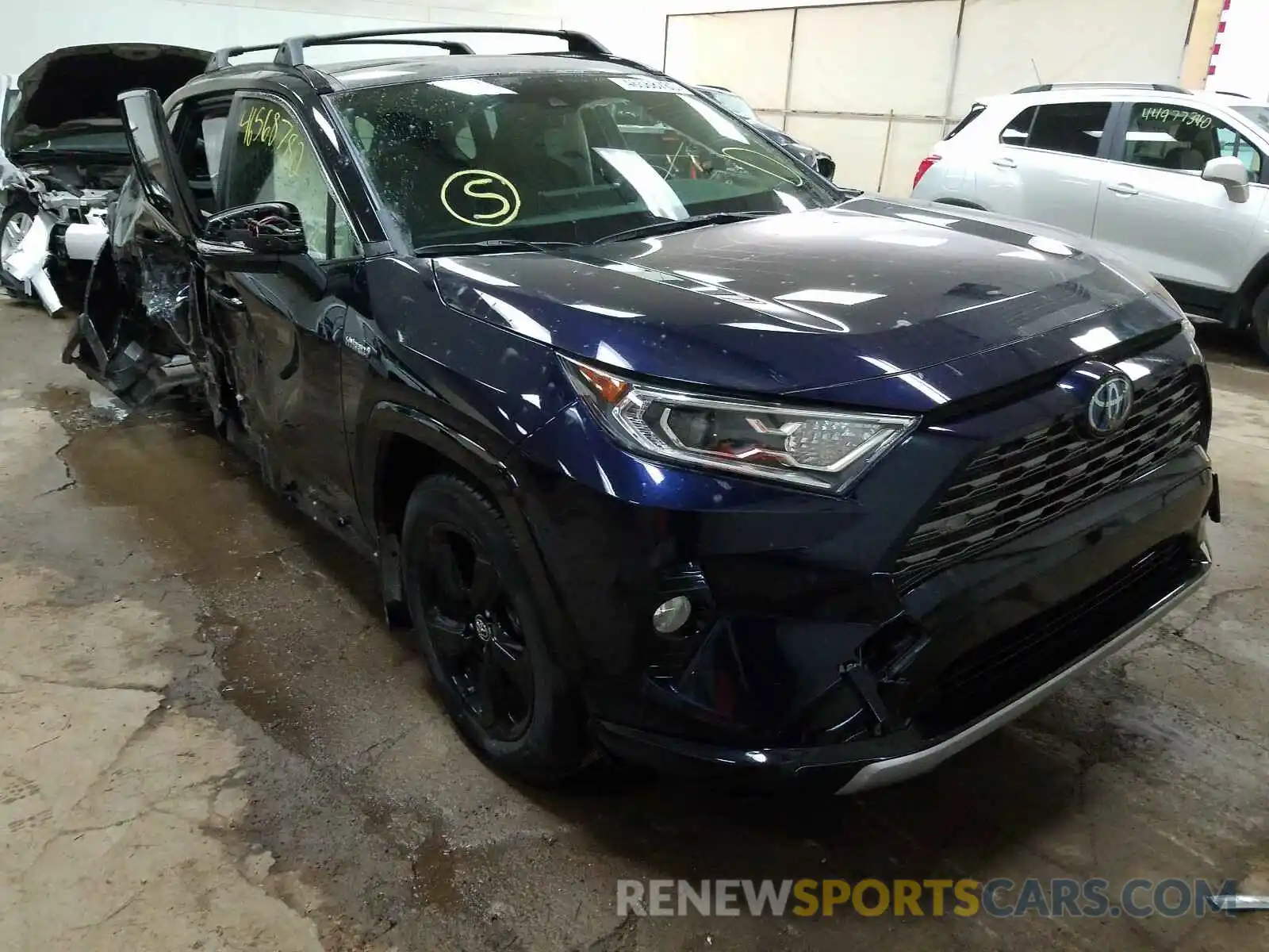 1 Фотография поврежденного автомобиля JTMEWRFV5KD516670 TOYOTA RAV4 2019