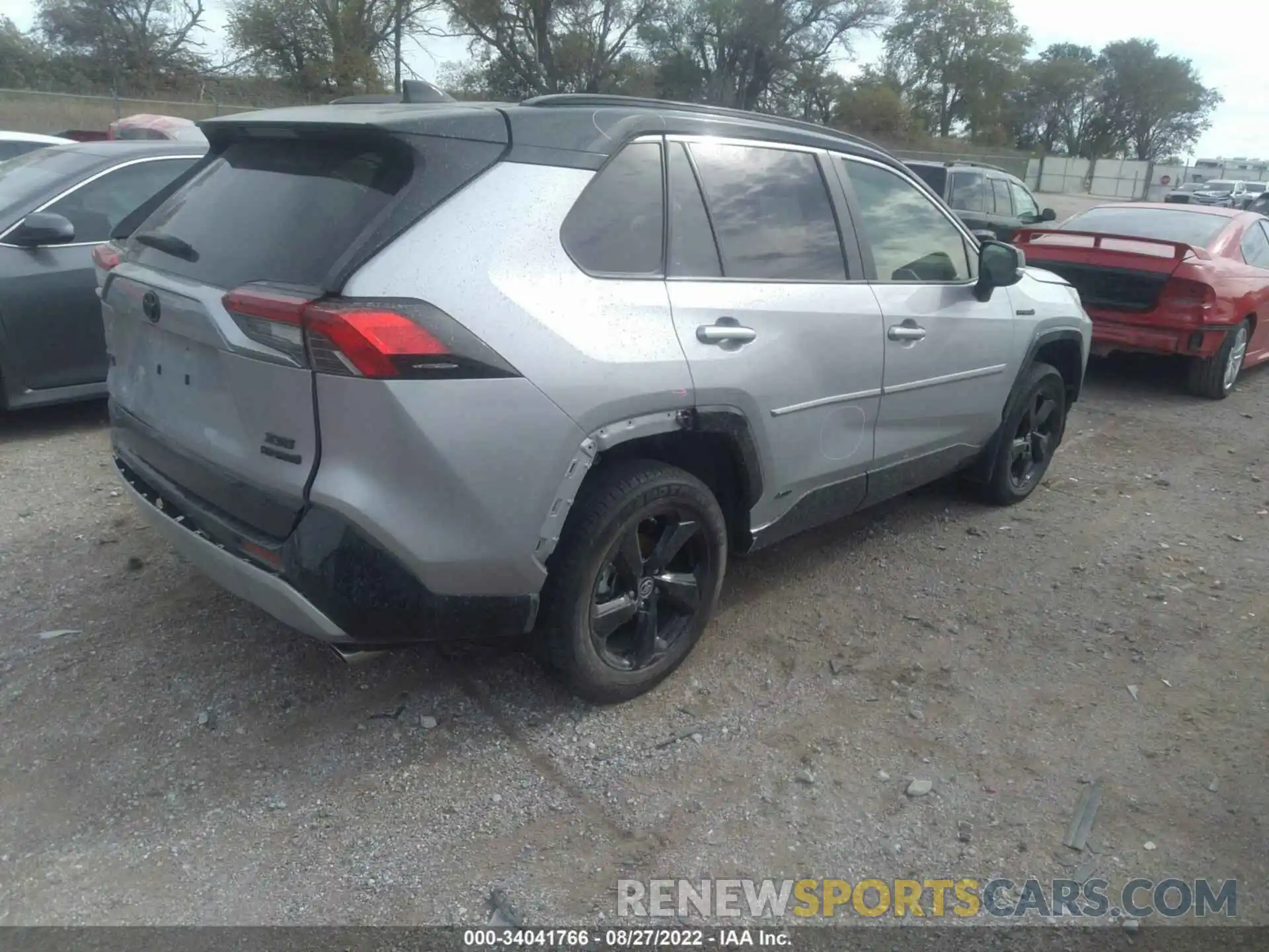 4 Photograph of a damaged car JTMEWRFV5KD520895 TOYOTA RAV4 2019