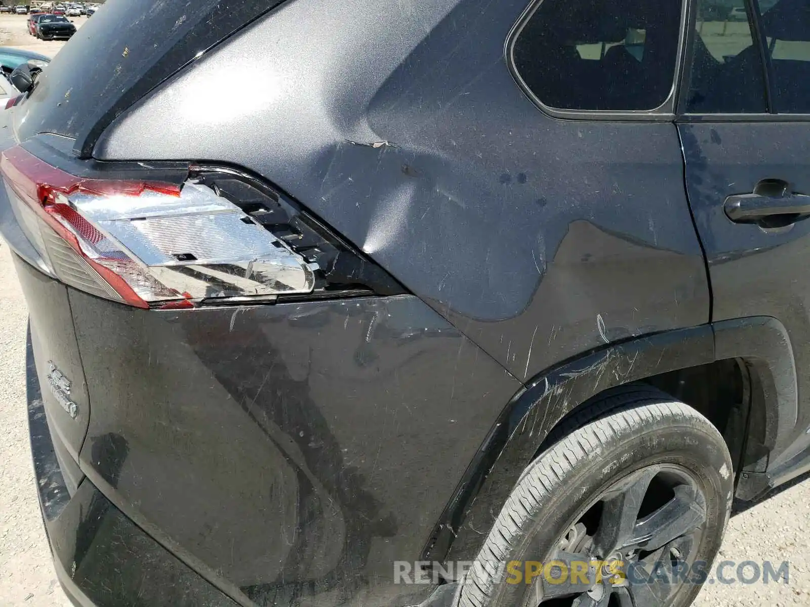 9 Photograph of a damaged car JTMEWRFV5KJ006143 TOYOTA RAV4 2019
