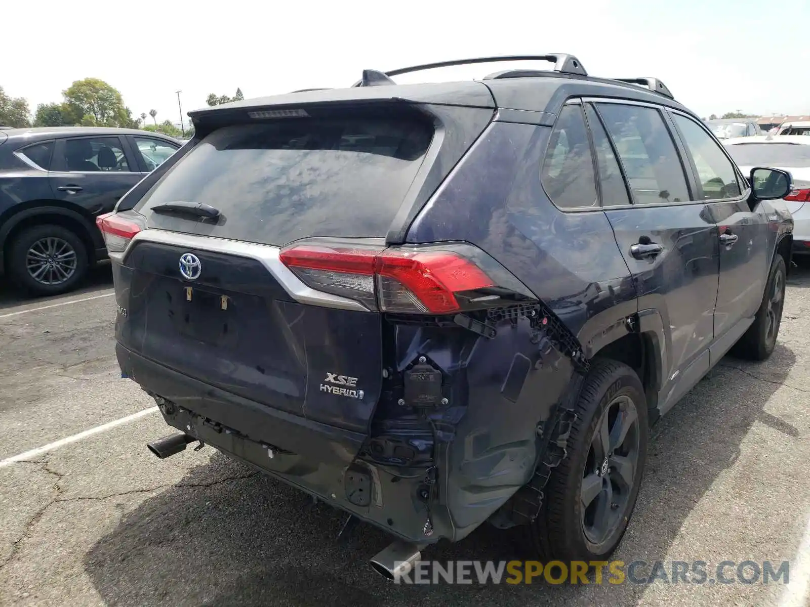 4 Photograph of a damaged car JTMEWRFV5KJ015666 TOYOTA RAV4 2019