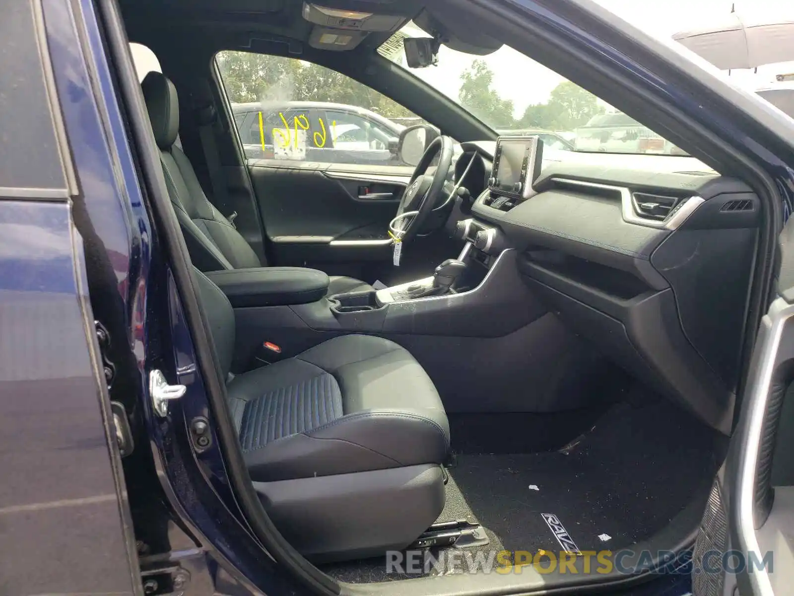 5 Photograph of a damaged car JTMEWRFV5KJ015666 TOYOTA RAV4 2019