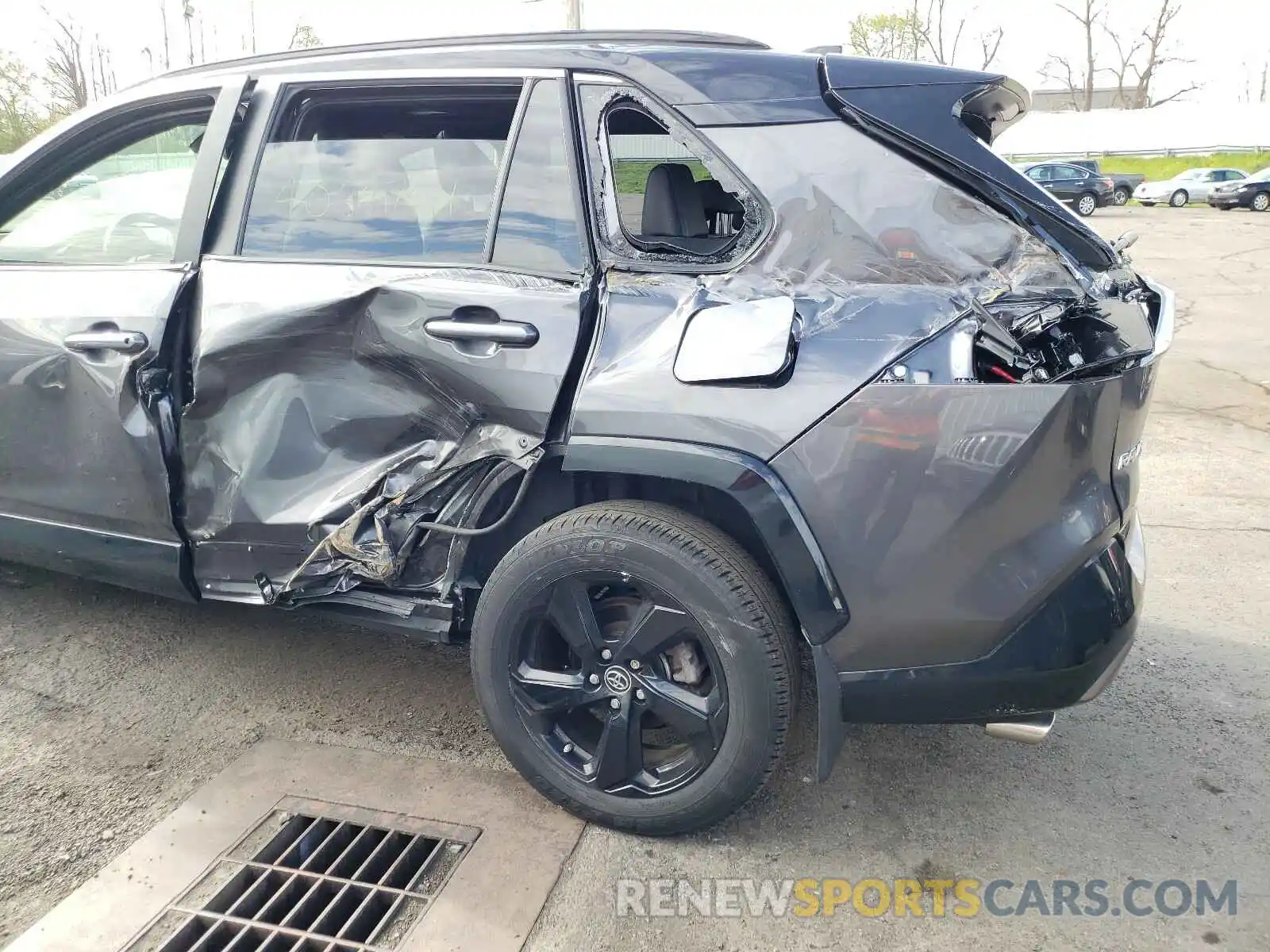 9 Photograph of a damaged car JTMEWRFV5KJ023301 TOYOTA RAV4 2019