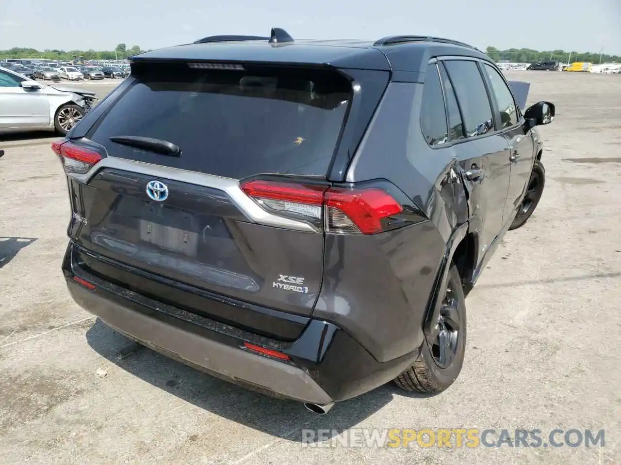 4 Photograph of a damaged car JTMEWRFV5KJ023931 TOYOTA RAV4 2019