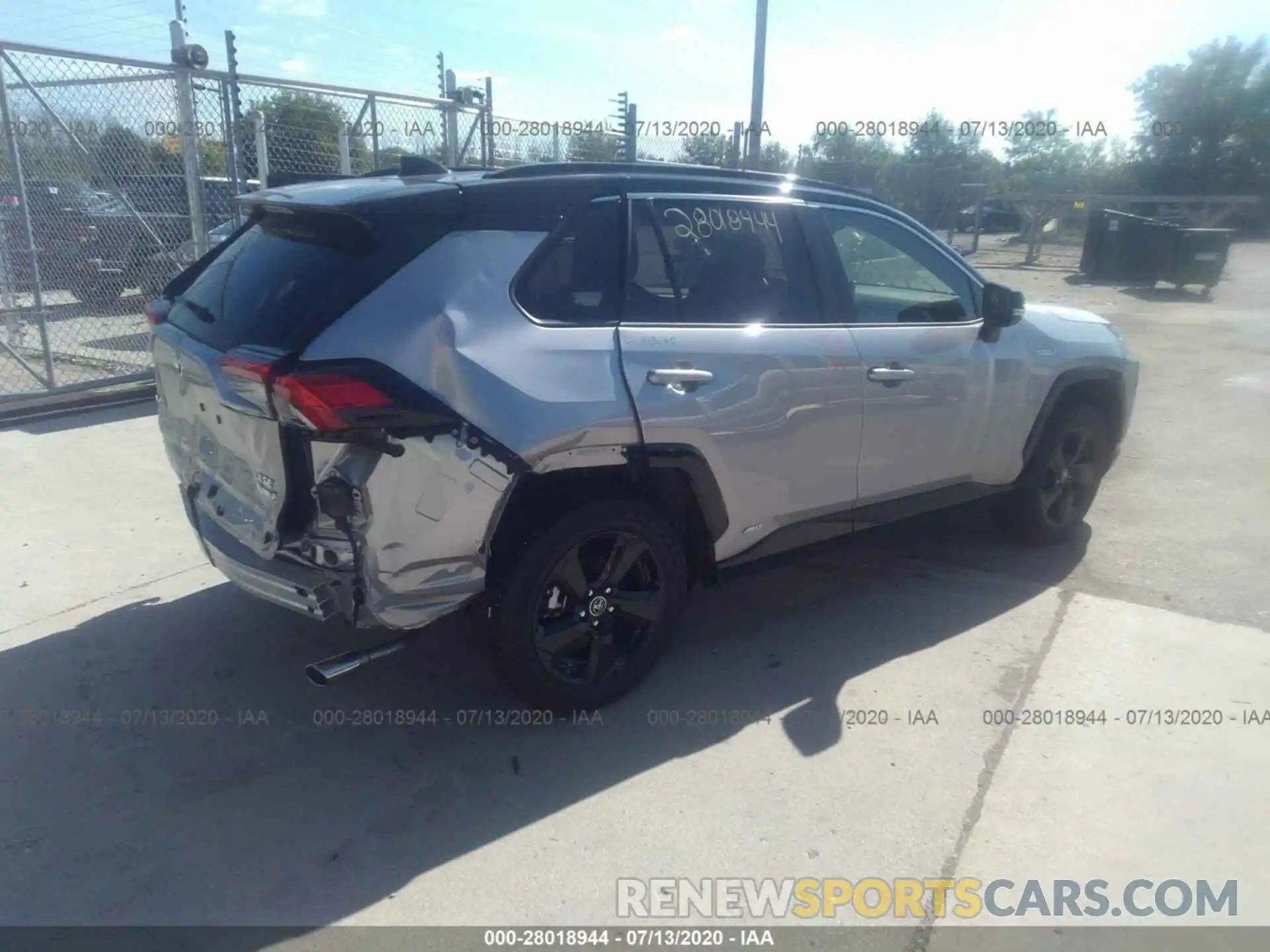 4 Photograph of a damaged car JTMEWRFV6KD509629 TOYOTA RAV4 2019