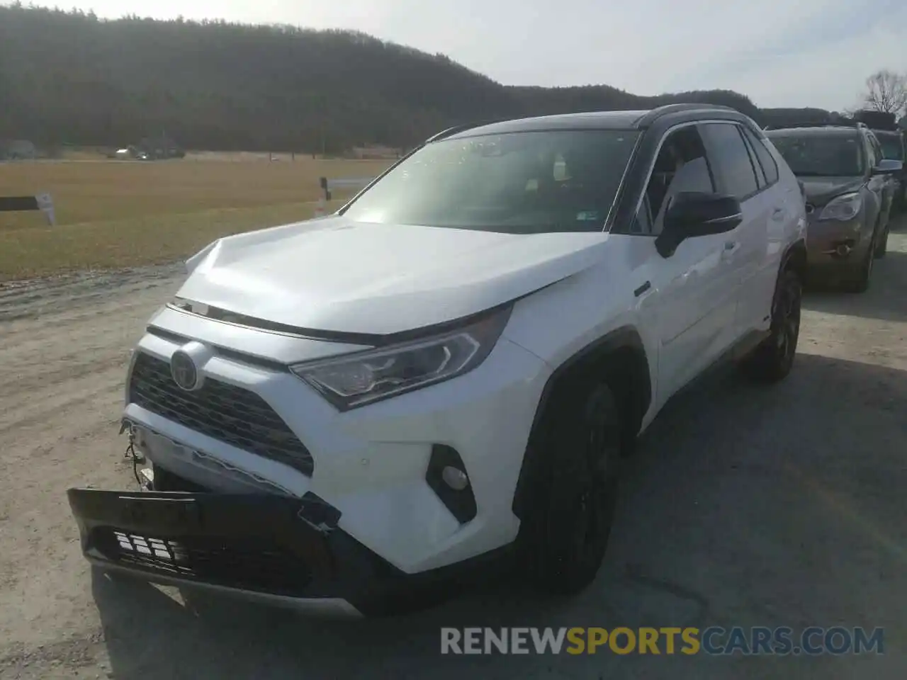 2 Фотография поврежденного автомобиля JTMEWRFV6KD513356 TOYOTA RAV4 2019