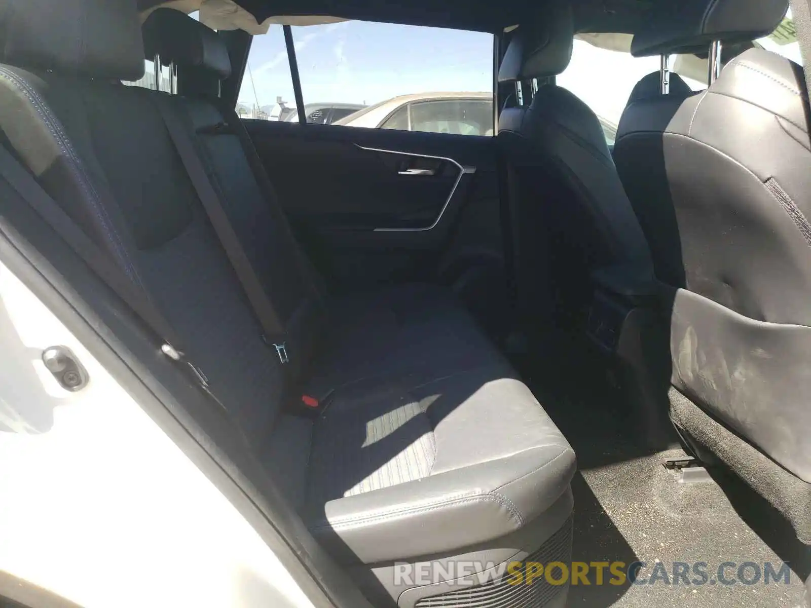 6 Photograph of a damaged car JTMEWRFV6KD516189 TOYOTA RAV4 2019