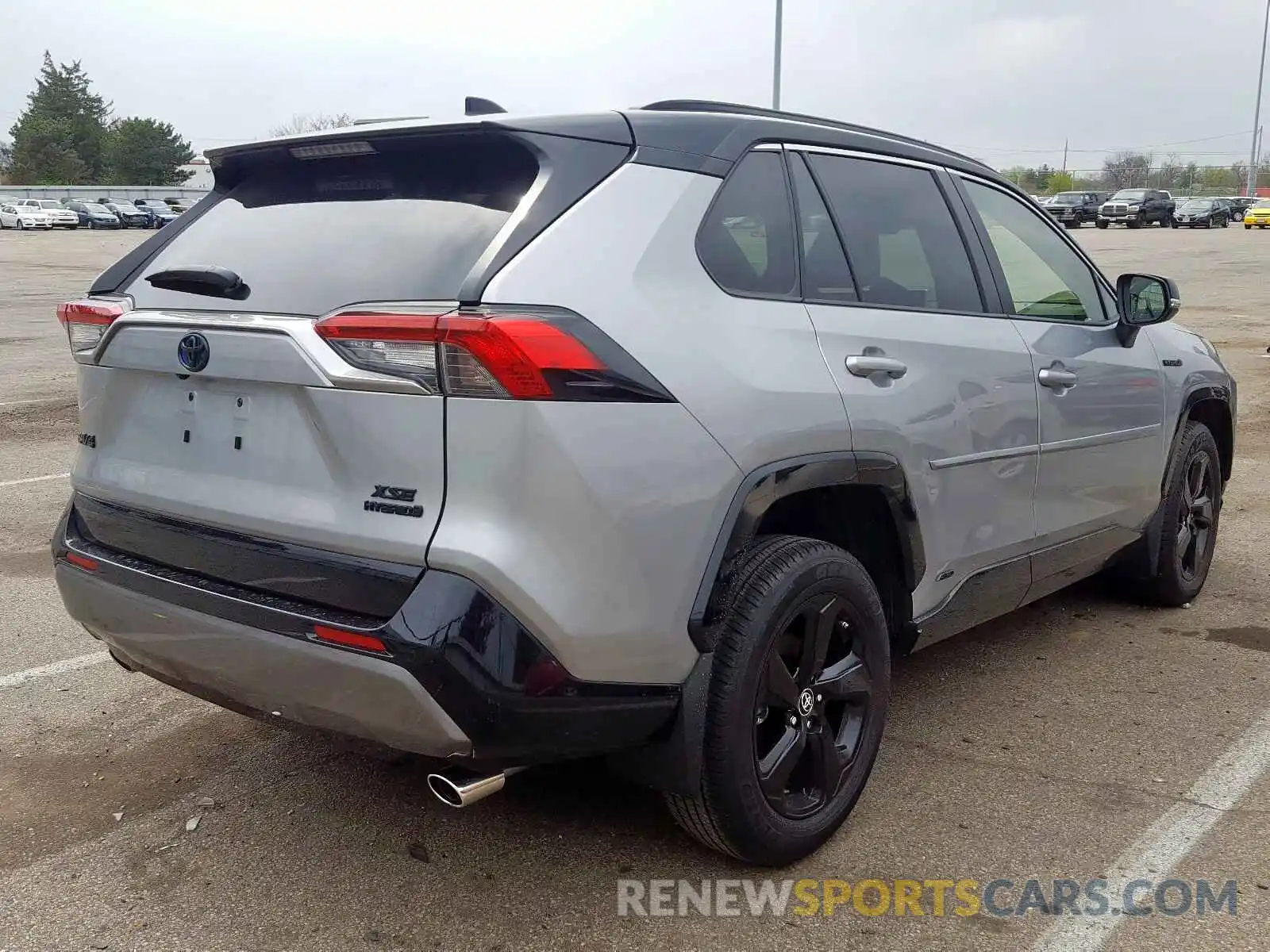 4 Photograph of a damaged car JTMEWRFV6KD520811 TOYOTA RAV4 2019