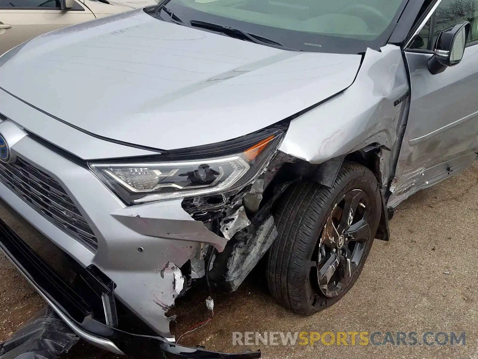 9 Photograph of a damaged car JTMEWRFV6KD520811 TOYOTA RAV4 2019