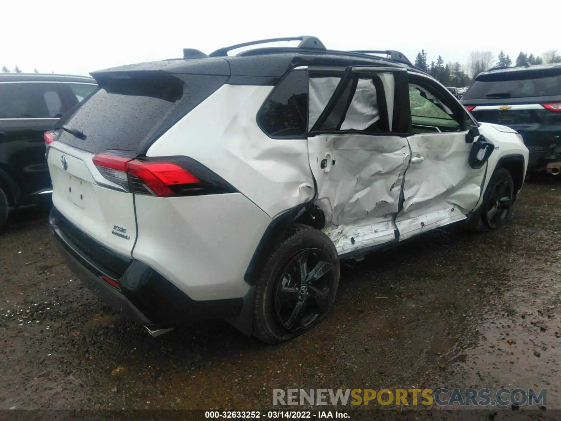 4 Photograph of a damaged car JTMEWRFV6KJ017524 TOYOTA RAV4 2019