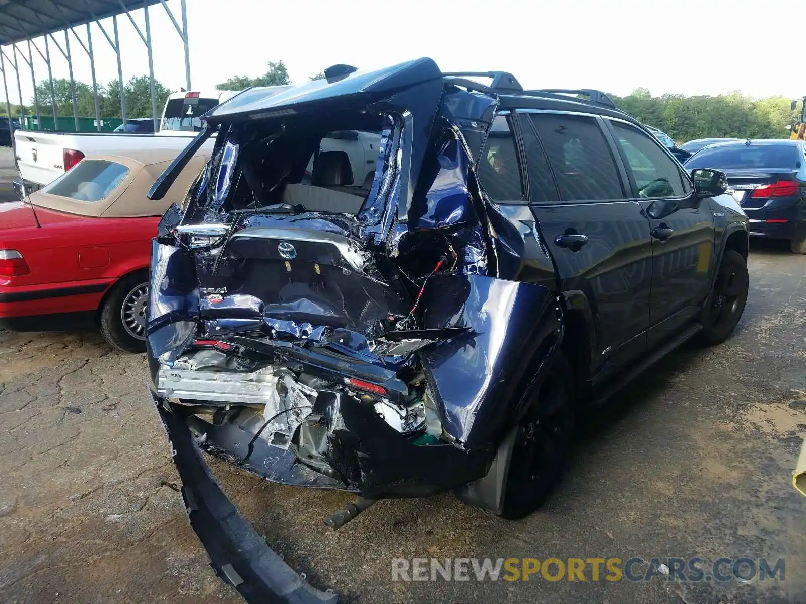 4 Photograph of a damaged car JTMEWRFV6KJ018771 TOYOTA RAV4 2019