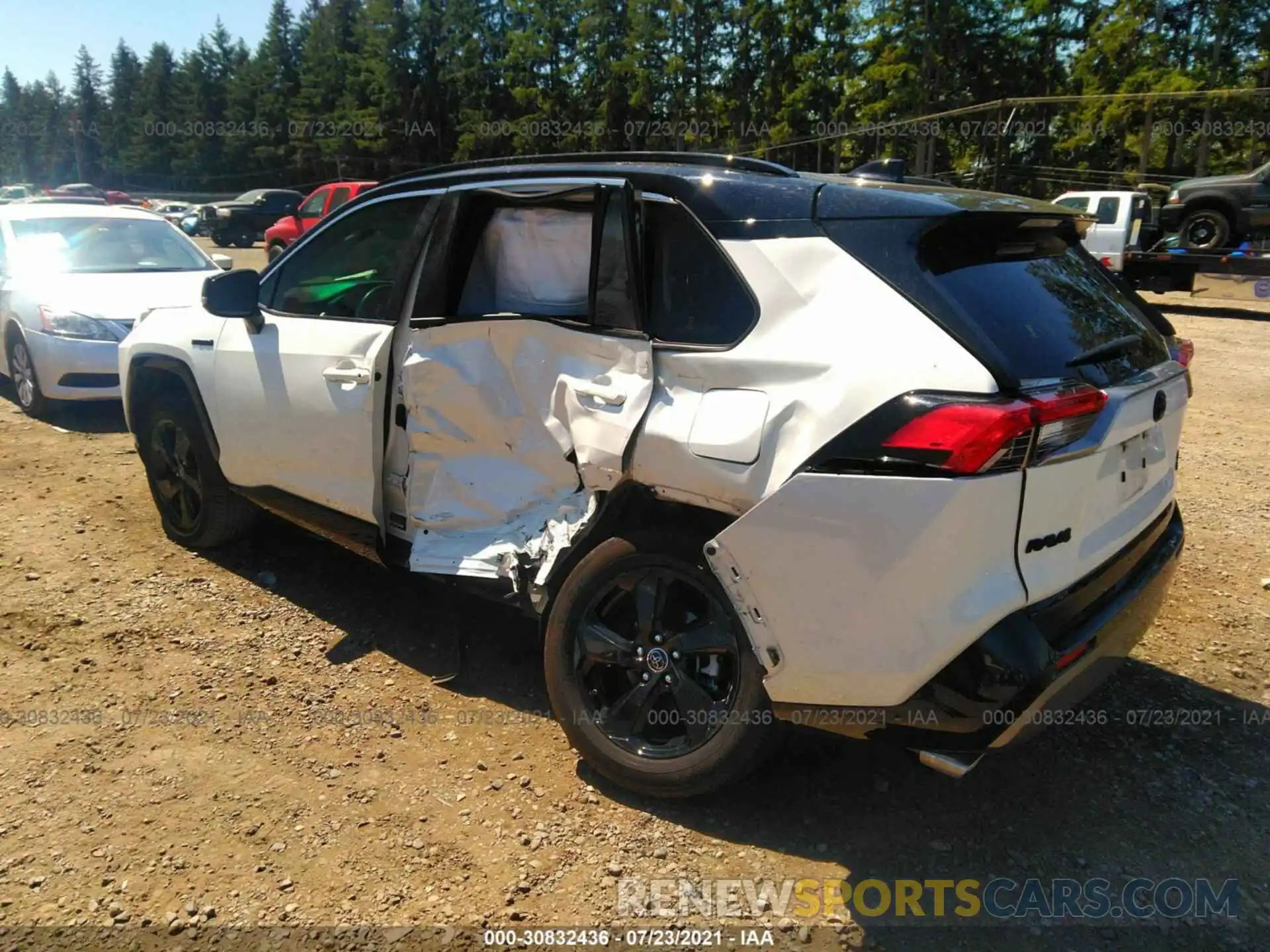 3 Photograph of a damaged car JTMEWRFV6KJ024036 TOYOTA RAV4 2019