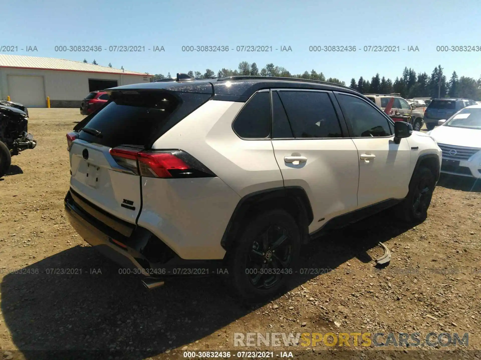 4 Photograph of a damaged car JTMEWRFV6KJ024036 TOYOTA RAV4 2019