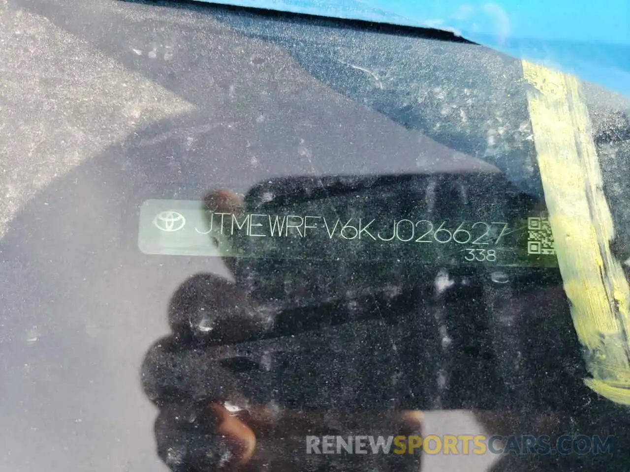 10 Photograph of a damaged car JTMEWRFV6KJ026627 TOYOTA RAV4 2019