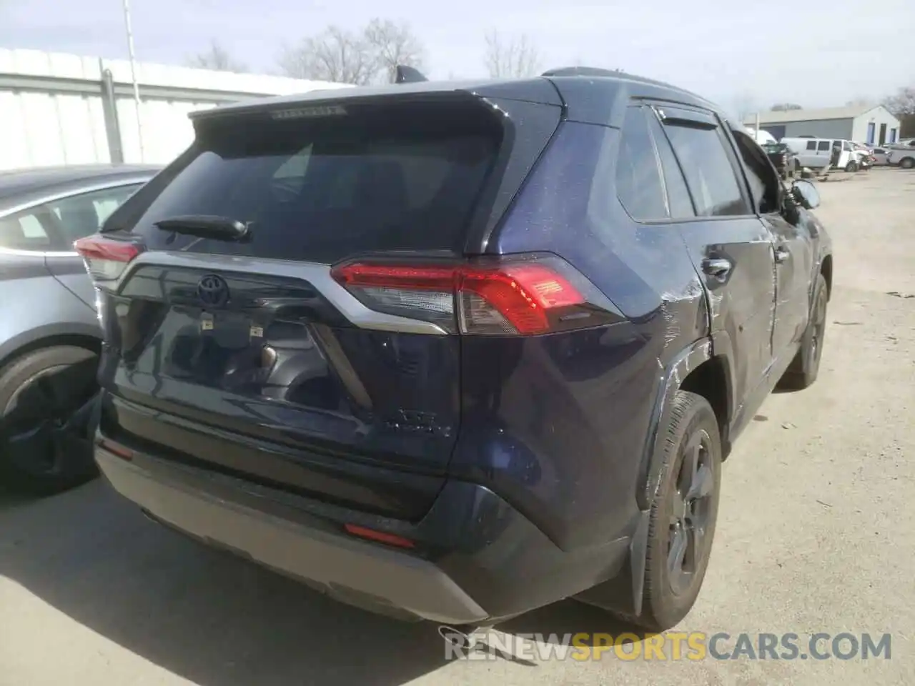 4 Photograph of a damaged car JTMEWRFV6KJ026627 TOYOTA RAV4 2019