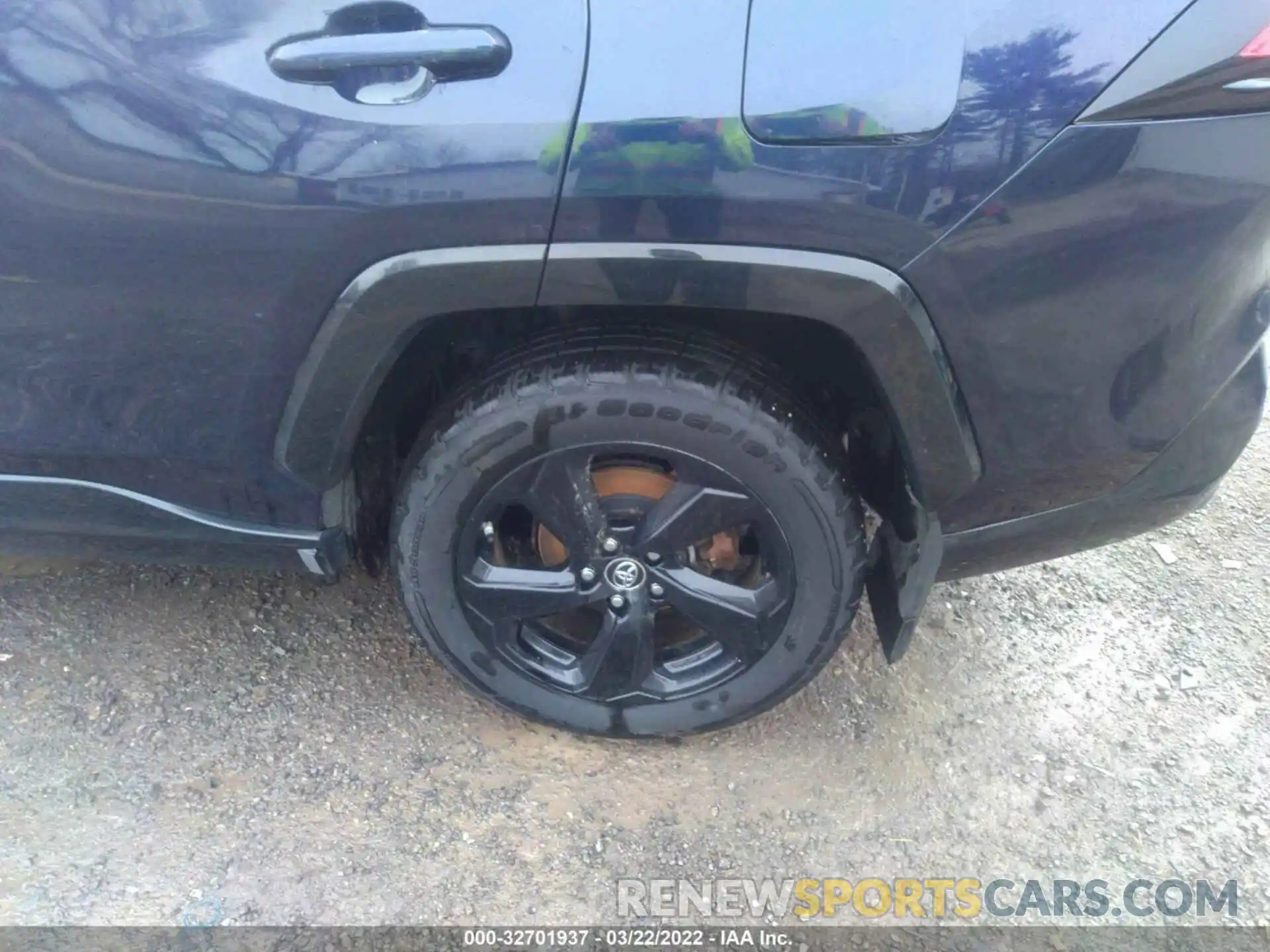 13 Photograph of a damaged car JTMEWRFV7KJ024207 TOYOTA RAV4 2019