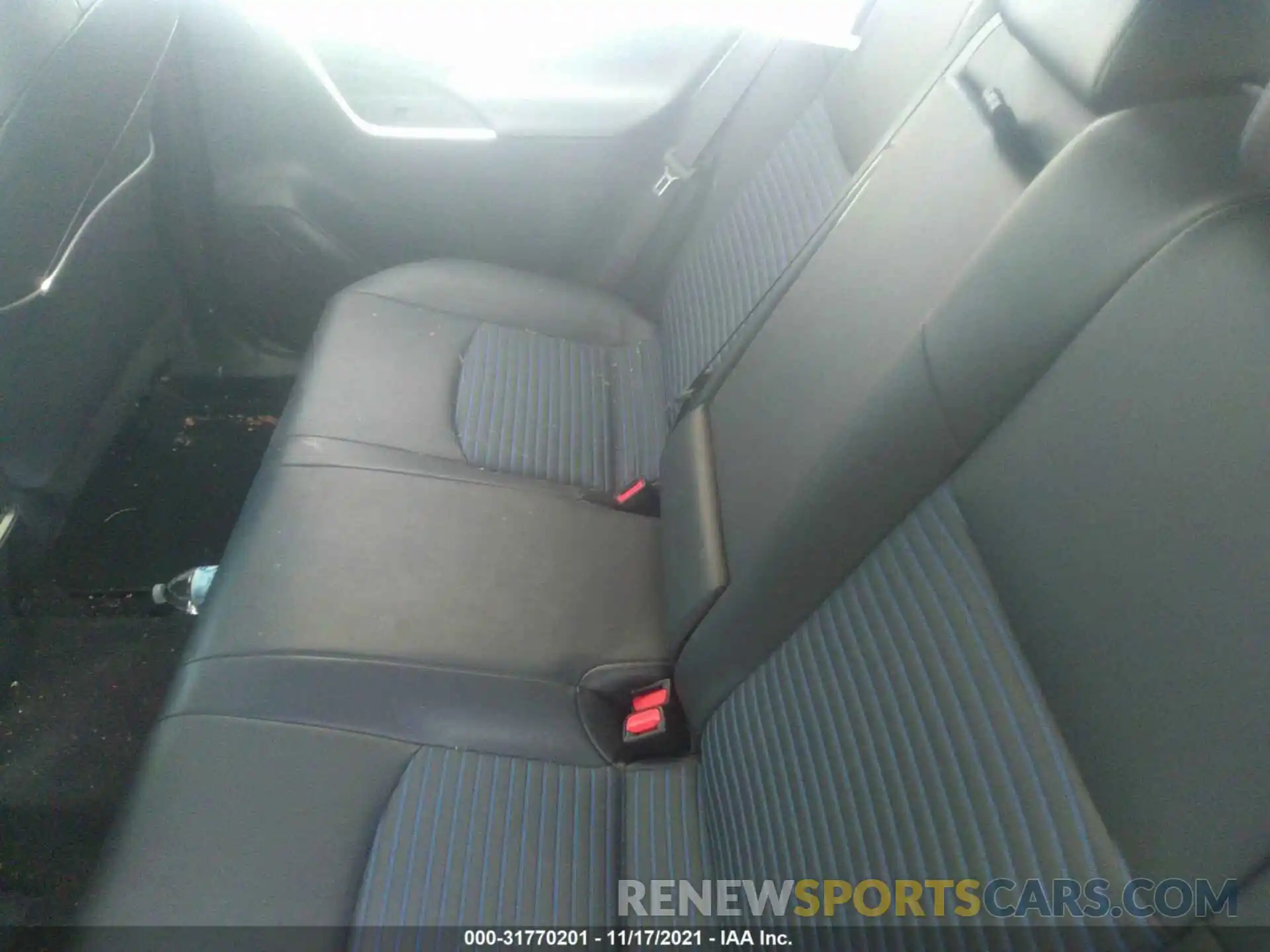 8 Фотография поврежденного автомобиля JTMEWRFV8KD509549 TOYOTA RAV4 2019