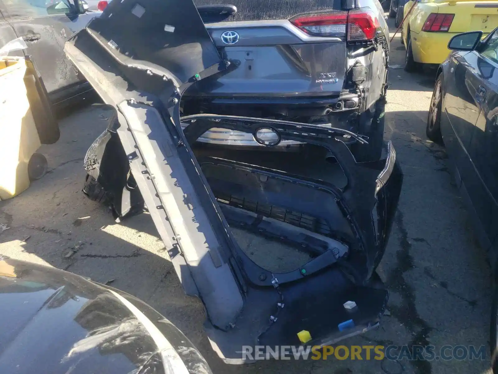 9 Photograph of a damaged car JTMEWRFV8KJ002216 TOYOTA RAV4 2019