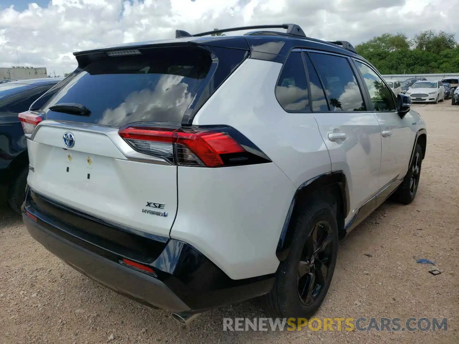 4 Photograph of a damaged car JTMEWRFV8KJ003852 TOYOTA RAV4 2019