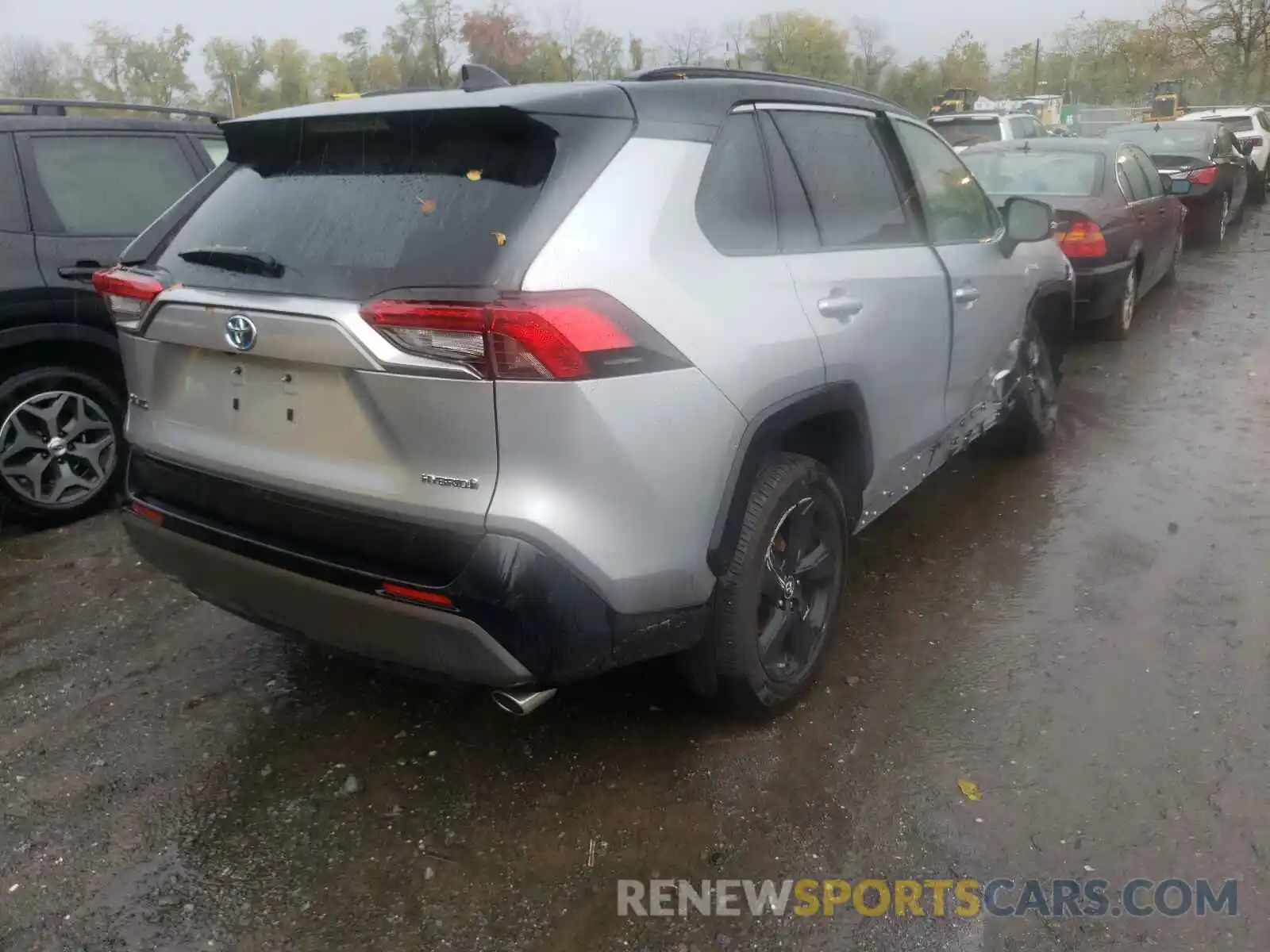 4 Photograph of a damaged car JTMEWRFV8KJ017119 TOYOTA RAV4 2019