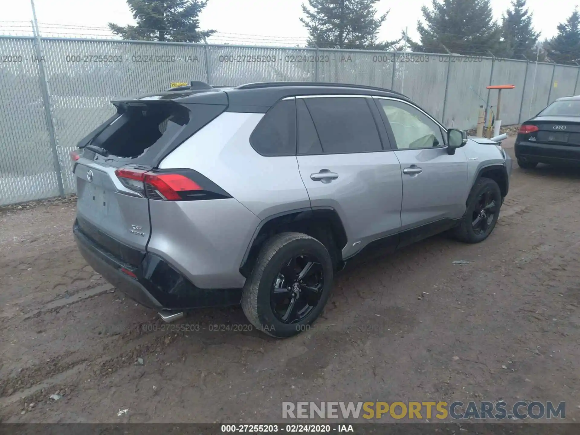 4 Photograph of a damaged car JTMEWRFV8KJ018321 TOYOTA RAV4 2019