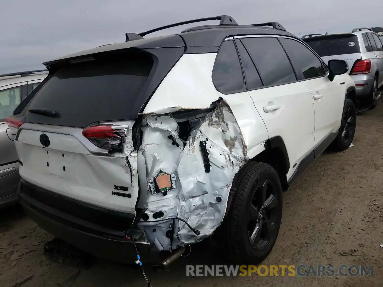 4 Photograph of a damaged car JTMEWRFV8KJ019100 TOYOTA RAV4 2019