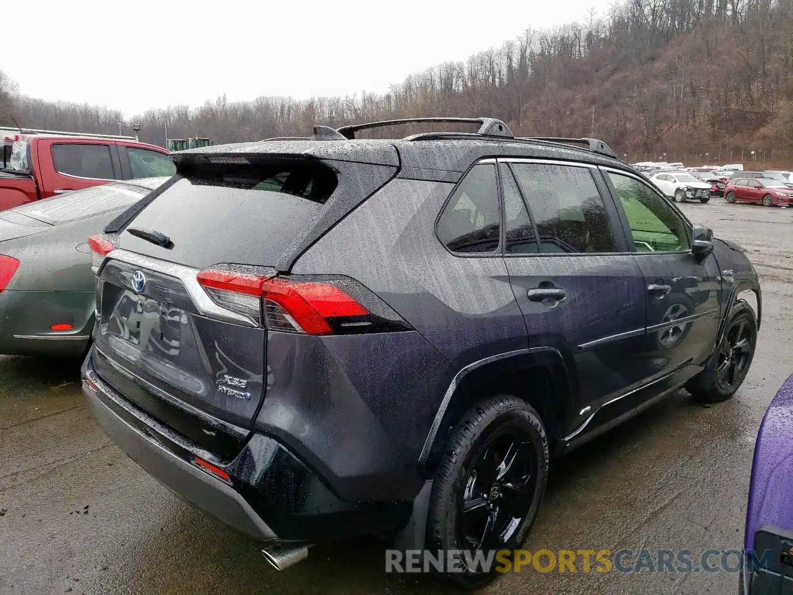 4 Photograph of a damaged car JTMEWRFV8KJ025351 TOYOTA RAV4 2019