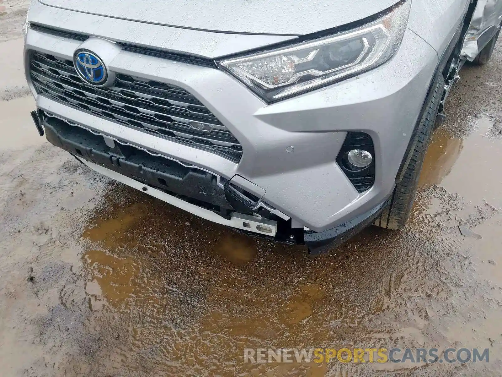 10 Photograph of a damaged car JTMEWRFV9KD520740 TOYOTA RAV4 2019