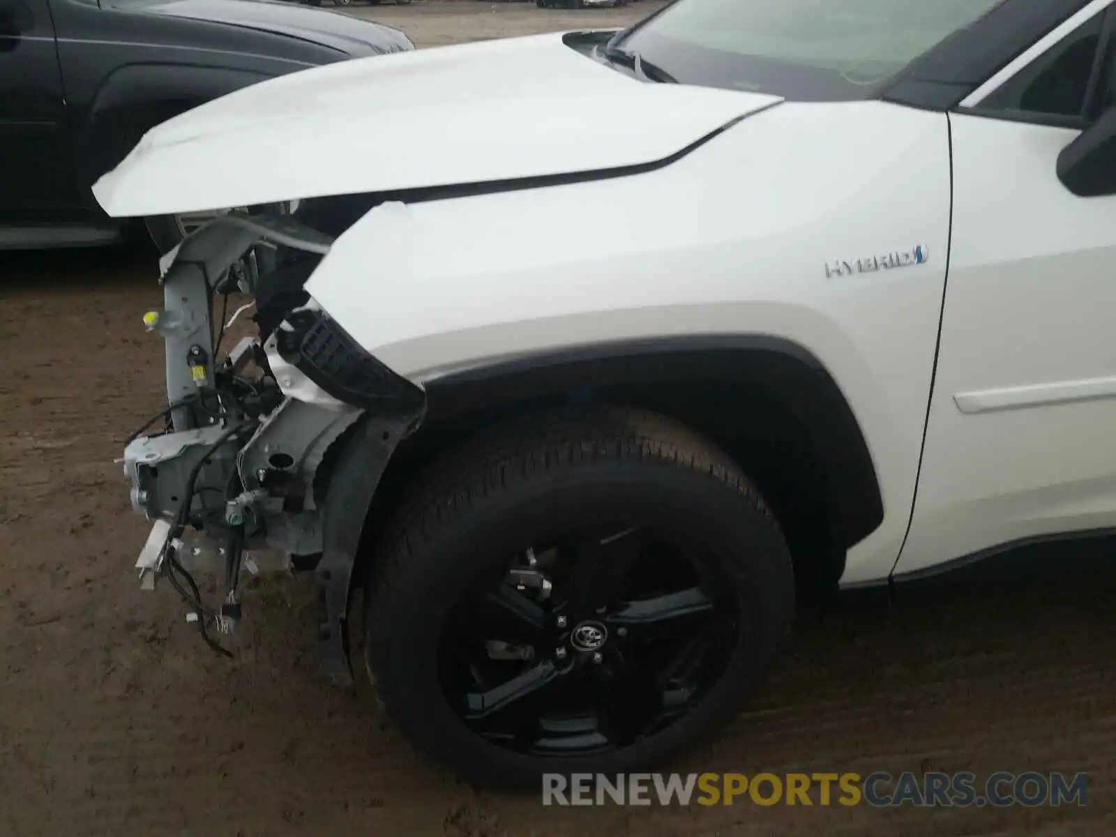 9 Photograph of a damaged car JTMEWRFV9KJ002029 TOYOTA RAV4 2019