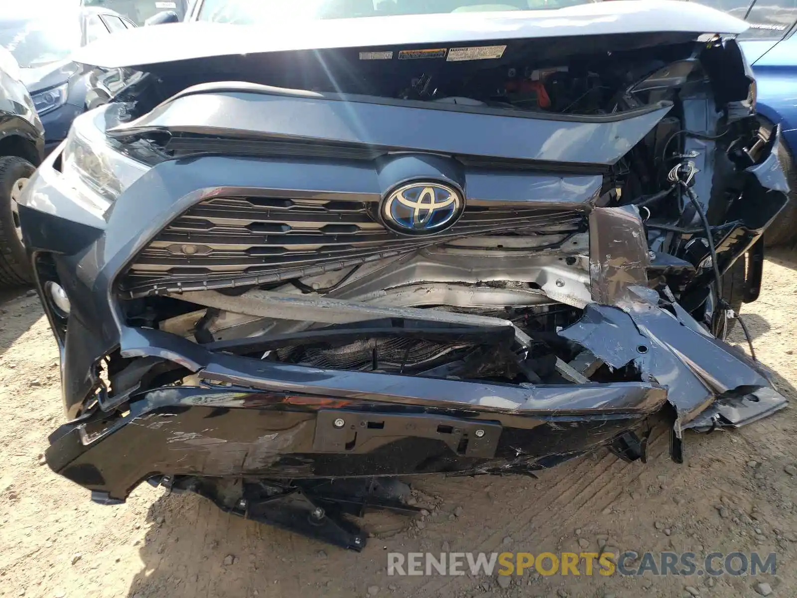 9 Photograph of a damaged car JTMEWRFV9KJ002662 TOYOTA RAV4 2019