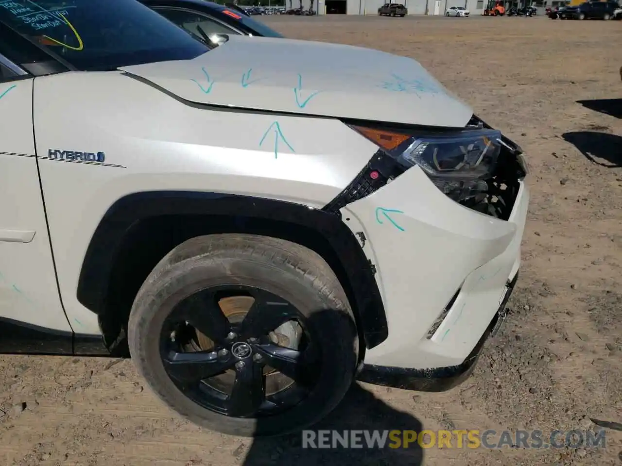 9 Photograph of a damaged car JTMEWRFV9KJ014696 TOYOTA RAV4 2019